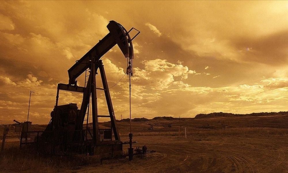 Oil prices on track for near 4% weekly decline on demand concerns